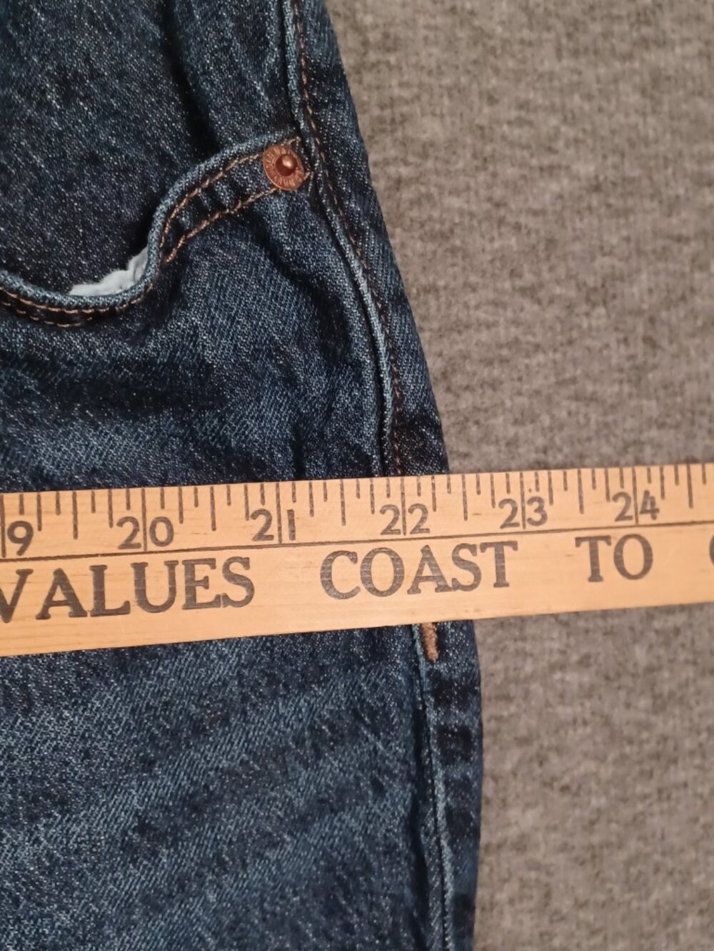 Old Navy Women's Size 18 Straight Legged High-Rise Medium Wash Jeans - Picture 6 of 9